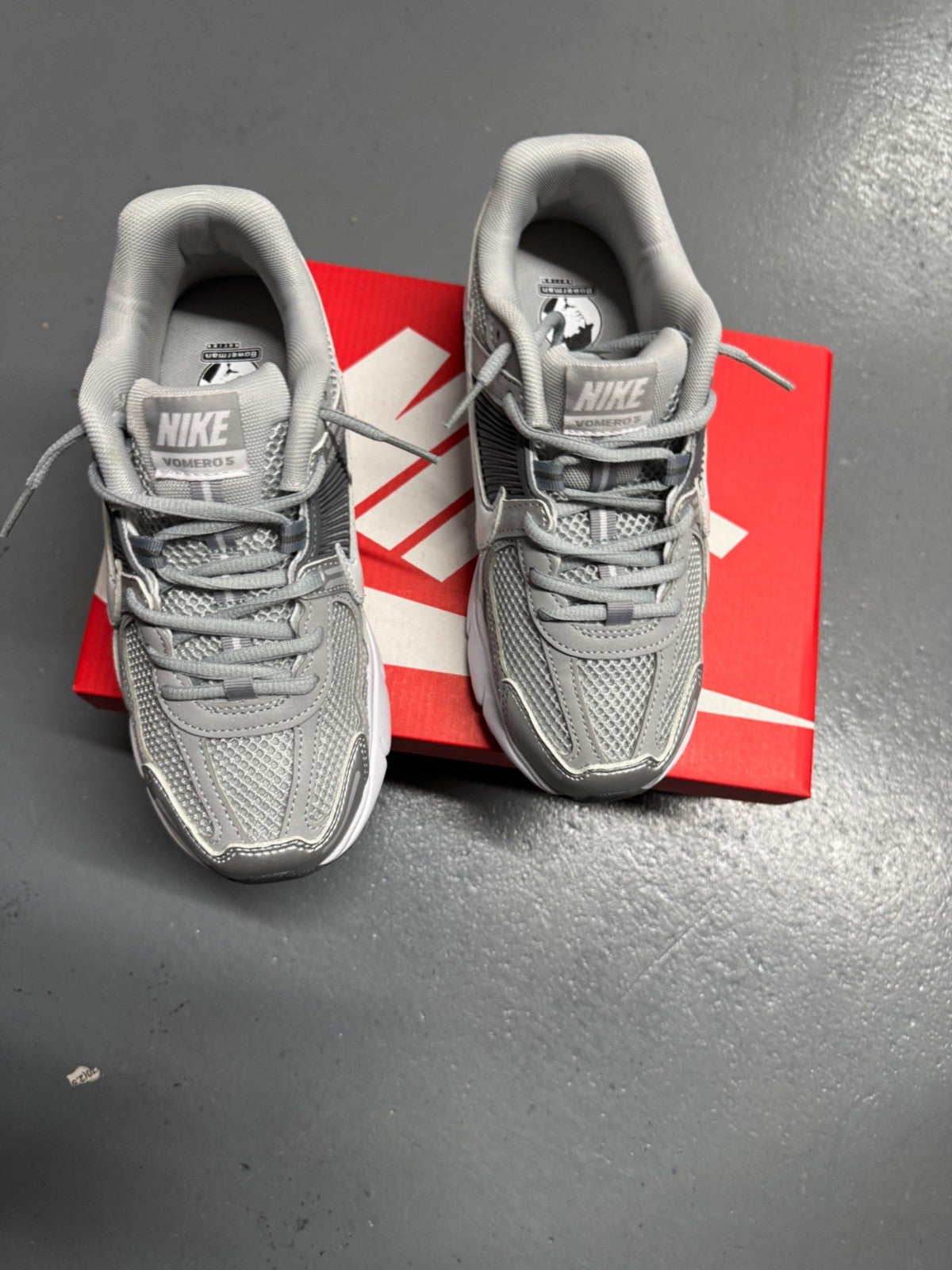 Nike Zoom Vomero 5 - Silver Grey - Multiple Sizes