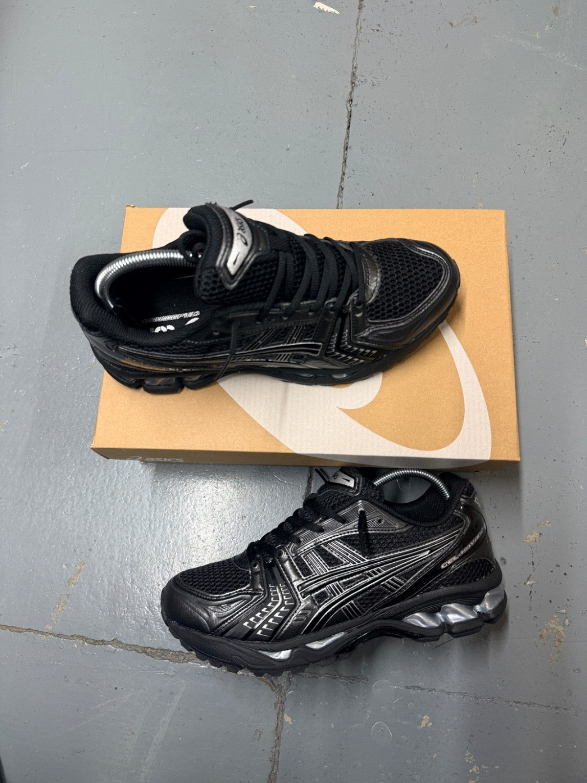 Asics Gel Kayano 14 - Black Pure Silver - Multiple Sizes
