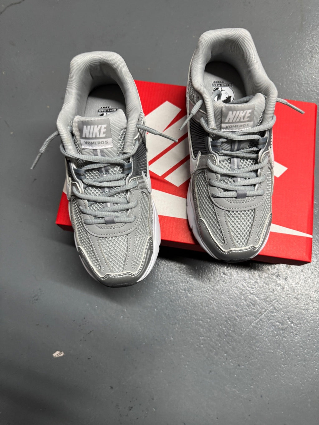 Nike Zoom Vomero 5 - Silver Grey - Multiple Sizes
