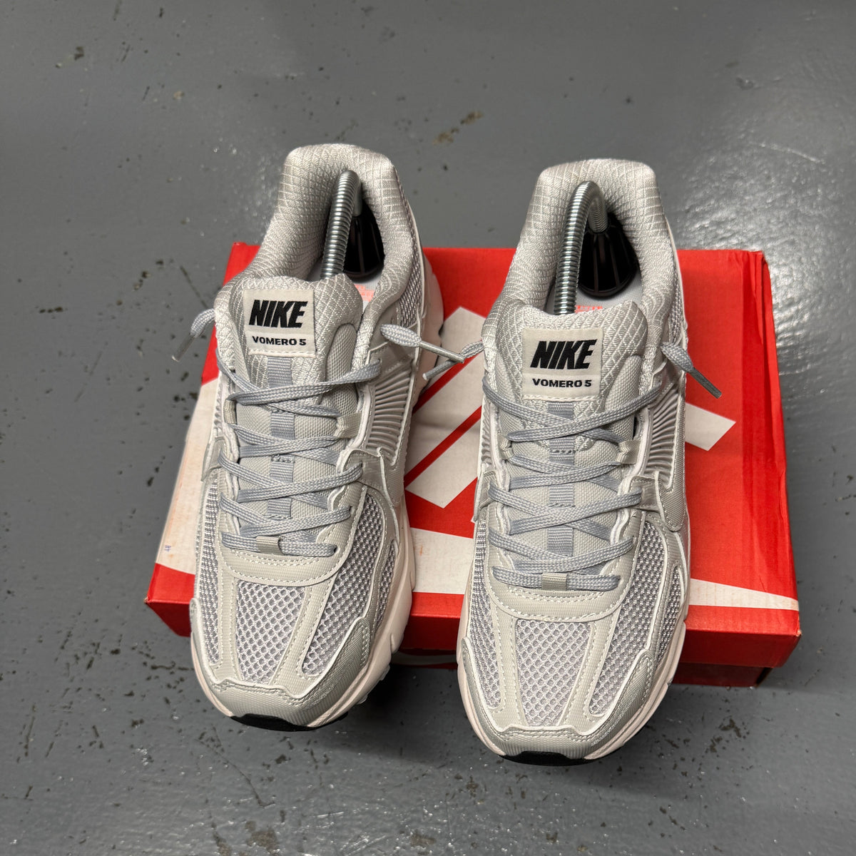WMNS NIKE ZOOM VOMERO 5 - WHITE/WHITE