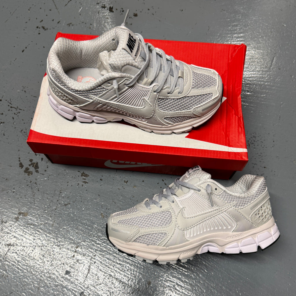 WMNS NIKE ZOOM VOMERO 5 - WHITE/WHITE
